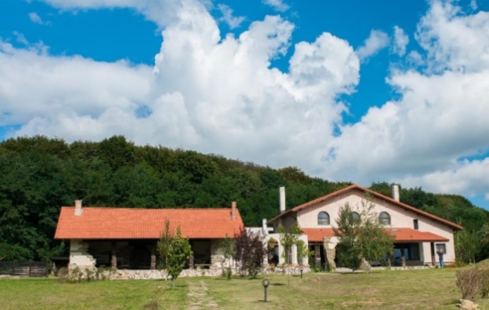 Centrul de echitație „Cai de Vis”, Vârfu Câmpului