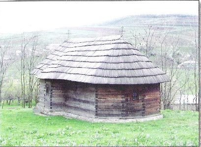 Foto: Biserica de lemn „Adormirea Maicii Domnului” Băluşeni